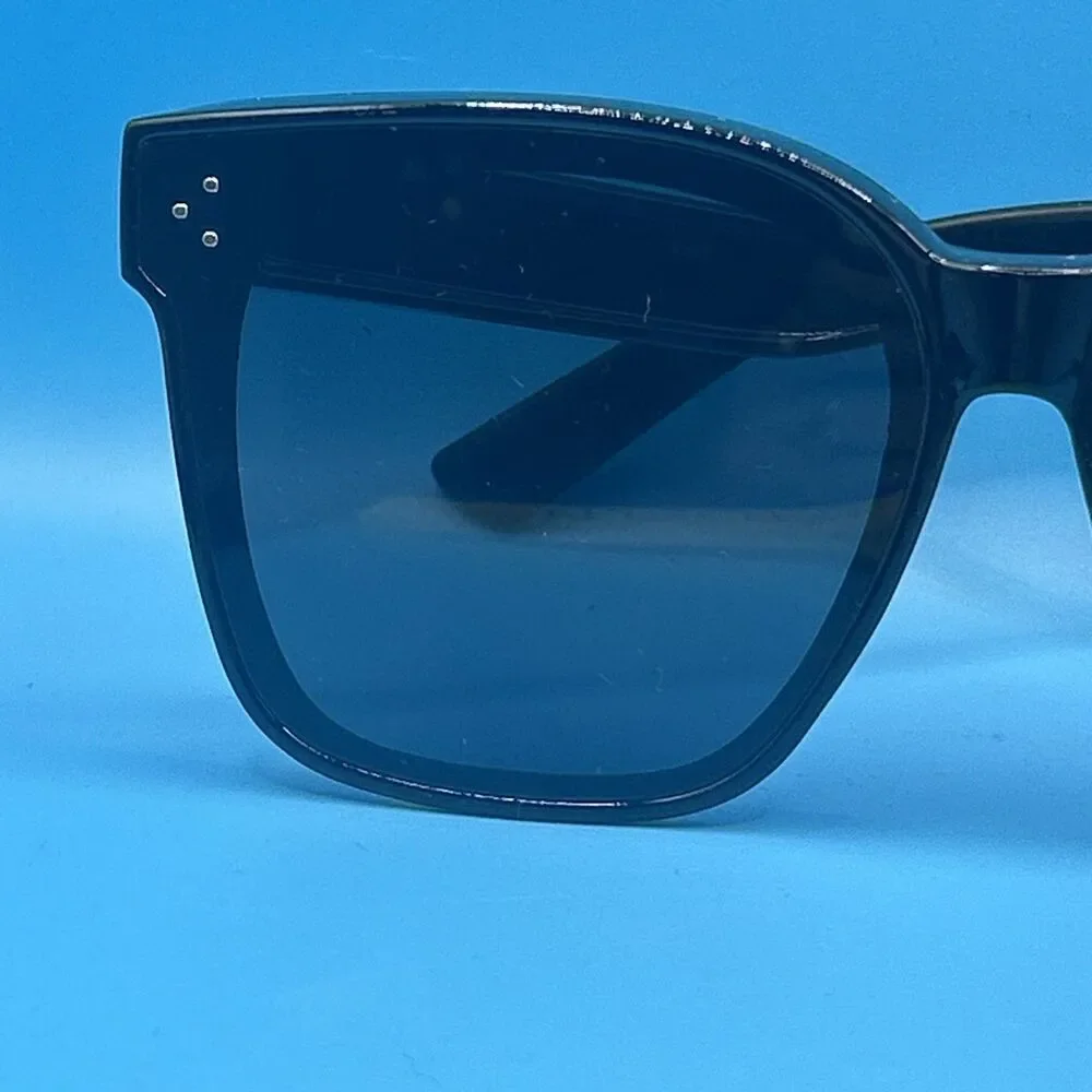Iconic View Square Black Sunglasses New Never Worn Large